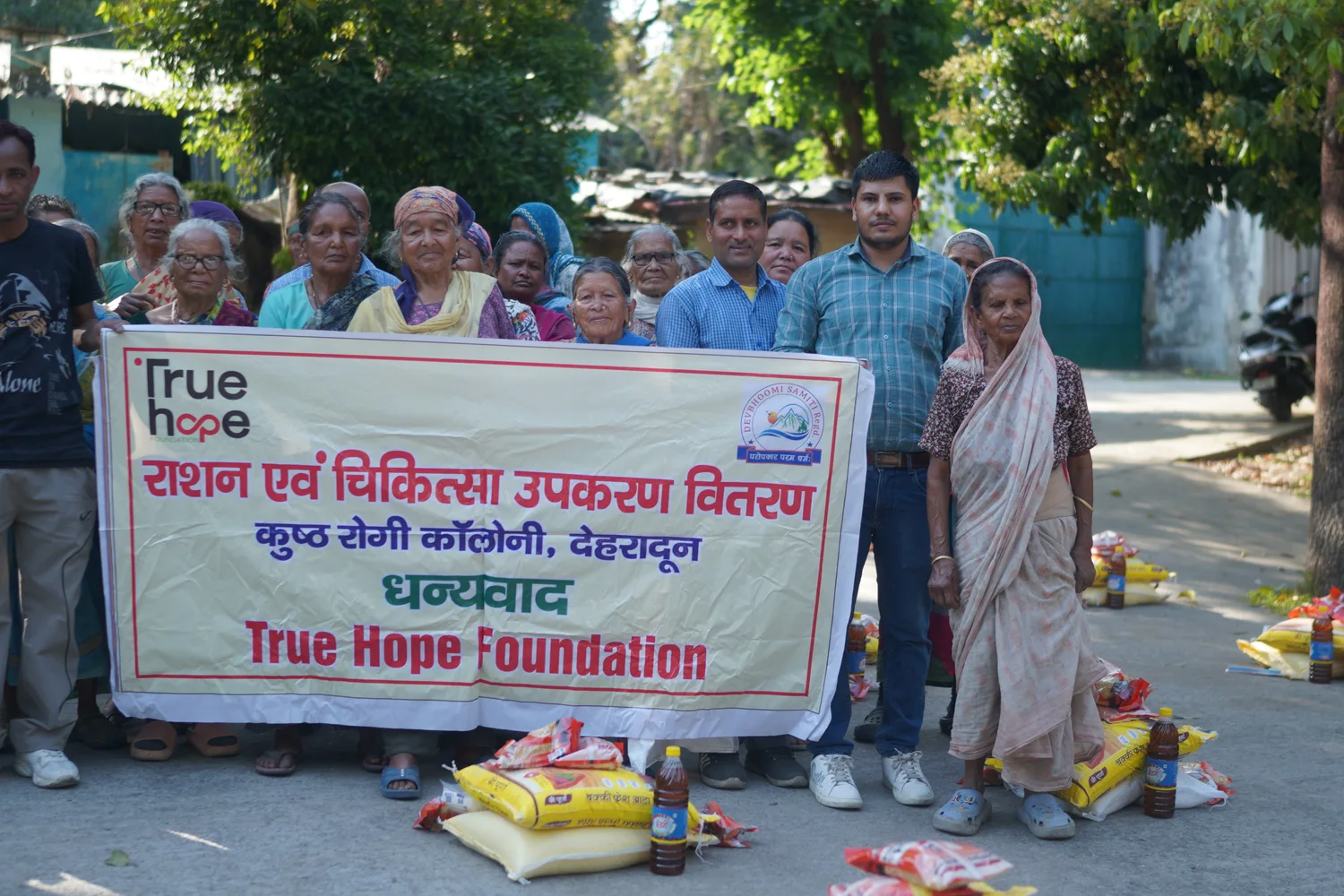 A group acknowledgement photograph with supplies from the programme.