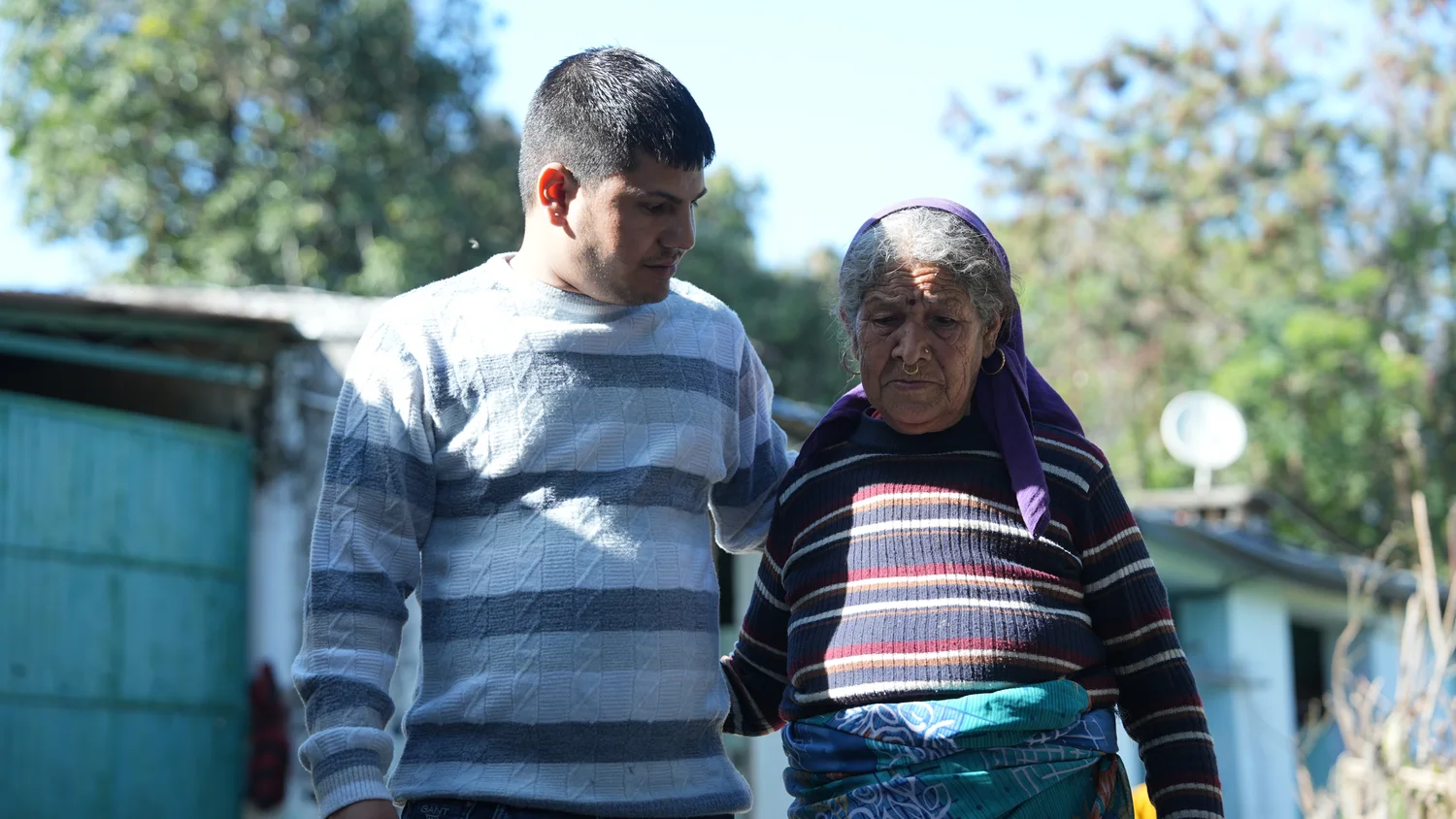 A closer view of supported walking during the community visit.
